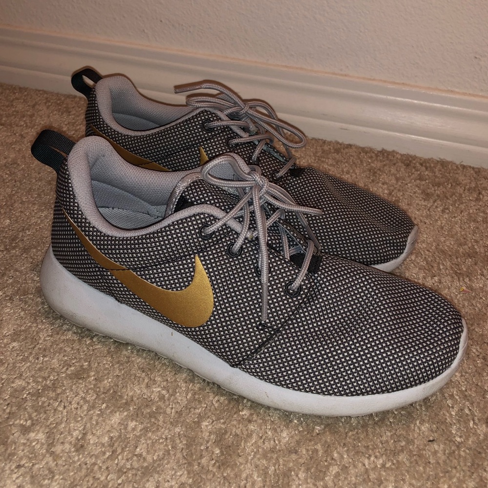 Nike Roshe Sneakers